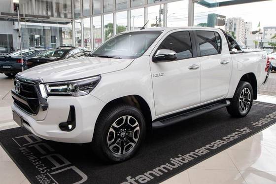 TOYOTA HILUX 2.8 D-4D TURBO DIESEL CD SRV 4X4 AUTOMÁTICO
